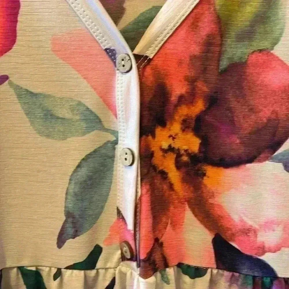 Lovely J Women’s Plus Size floral Top 3/4X - Picture 3 of 4